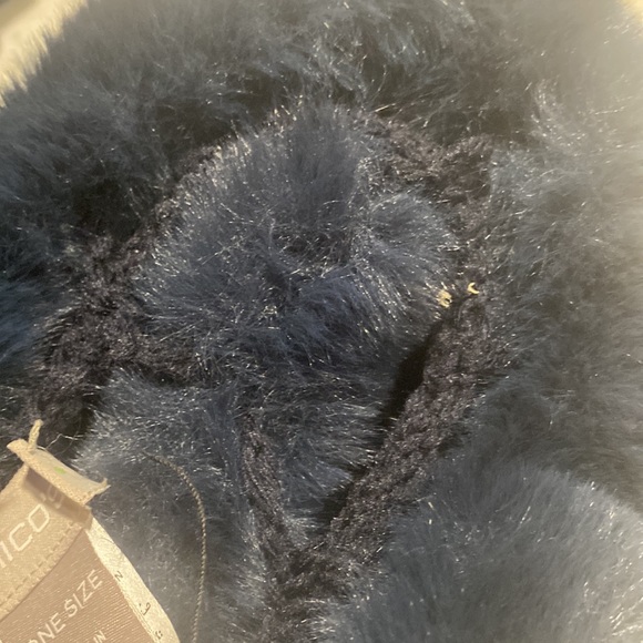 💣💣Chico’s scarf faux fur pull through blue scarf💣💣 - Picture 4 of 4